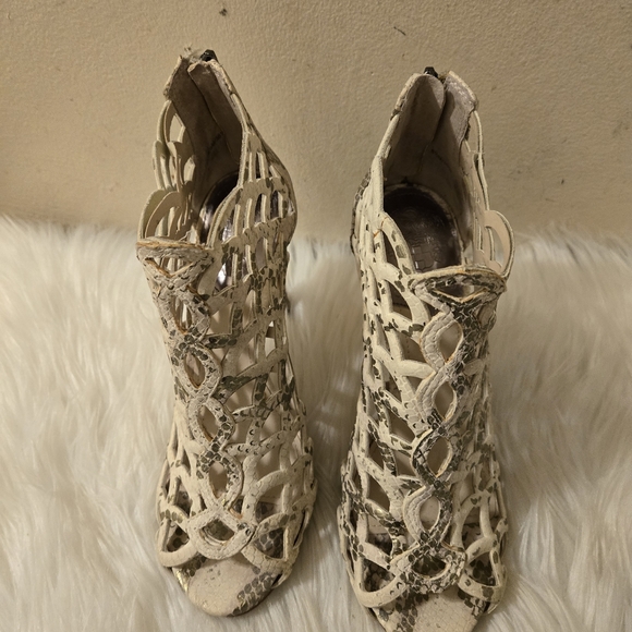 VINCE CAMUTO Women's  Gray Beige Snakeskin Caged Stilettos Size 6 1/2 M-36 1/2 - Picture 3 of 15